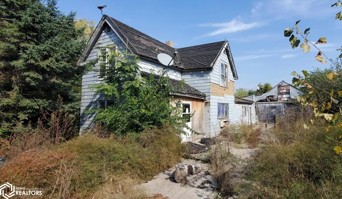 7 2Nd AVE, Elberon, IA 52225