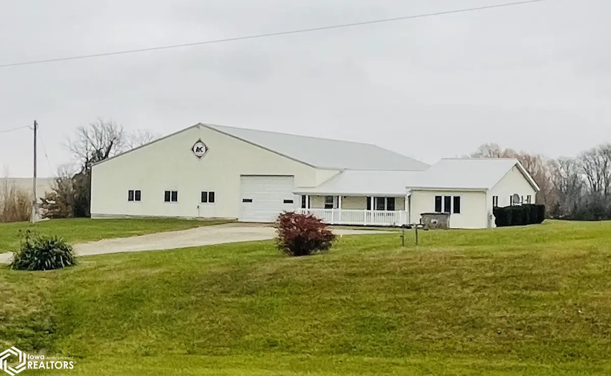 2170 Urbana AVE, Rose Hill, IA 52586