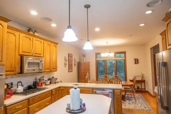 2396 Shagbark LN, Decorah, IA 52101