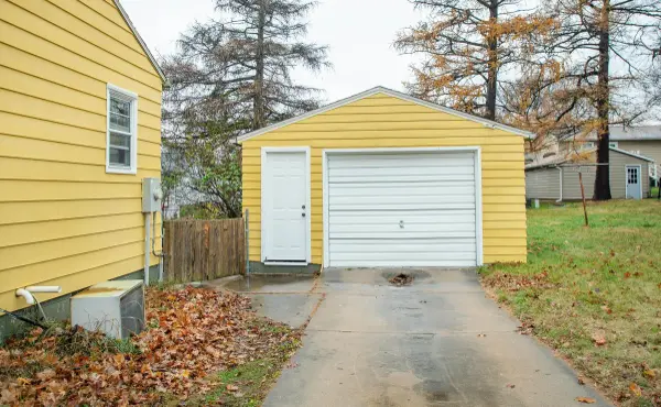 815 4th St NW, Waverly, IA 50677