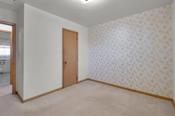235 S Washington AVE, Fredericksburg, IA 50630