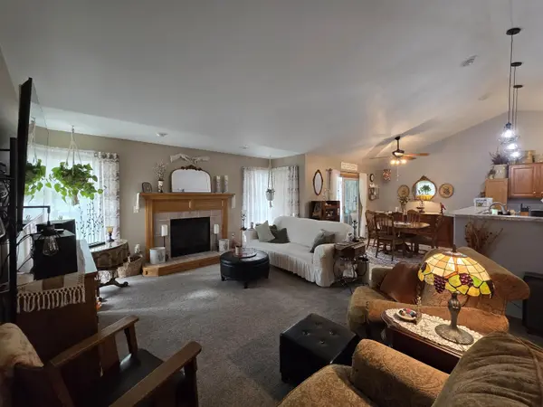 109 Meadow Lane DR, Sumner, IA 50674