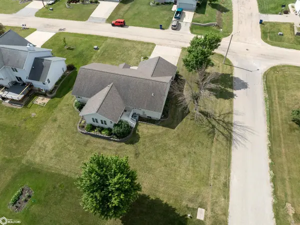 502 6Th ST, Newhall, IA 52315