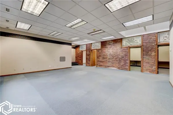 309 & 322 South ST, Pella, IA 50219