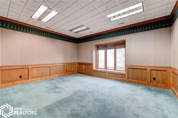 309 & 322 South ST, Pella, IA 50219