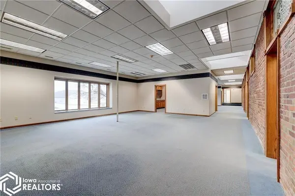 309 & 322 South ST, Pella, IA 50219