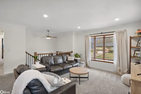 4504 67Th ST, Urbandale, IA 50322
