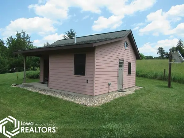 260 Prairie Chapel Rd., Central City, IA 52214