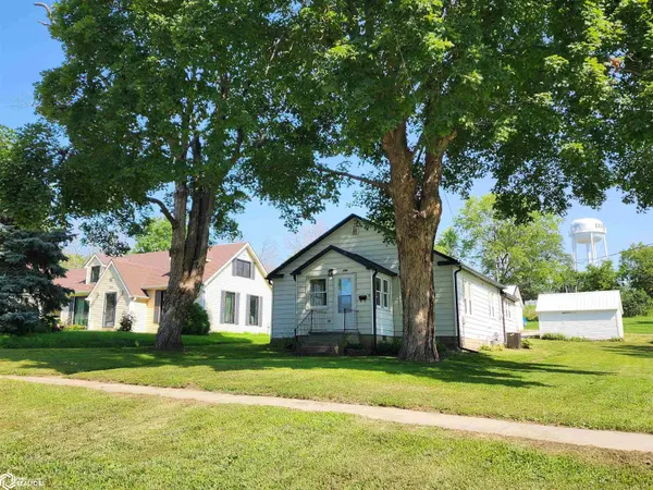 512 E Washington ST, Exira, IA 50076
