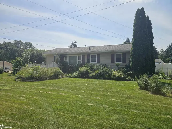1325 Huntington RD, Waterloo, IA 50701