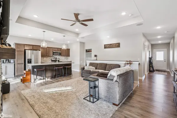 404 Lacy CIR, Mitchellville, IA 50169