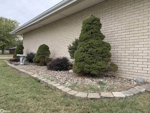 2042 St Paul 2nd ST, Saint Paul, IA 52657