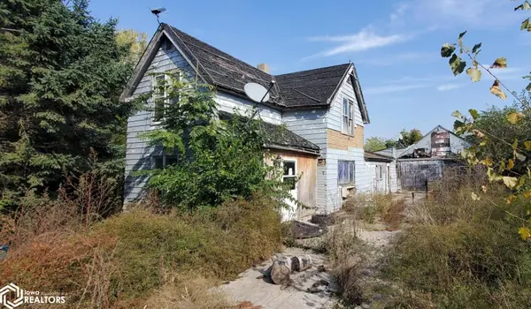 7 2Nd AVE, Elberon, IA 52225