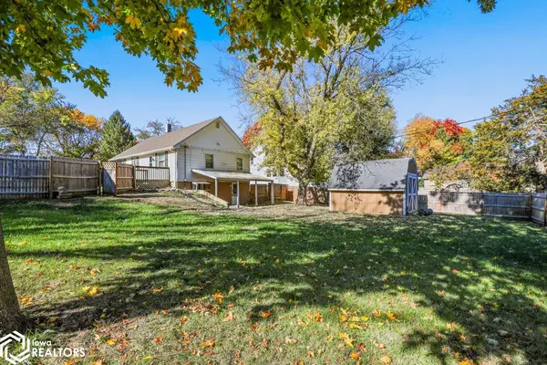 1016 Peniel ST, University Park, IA 52595