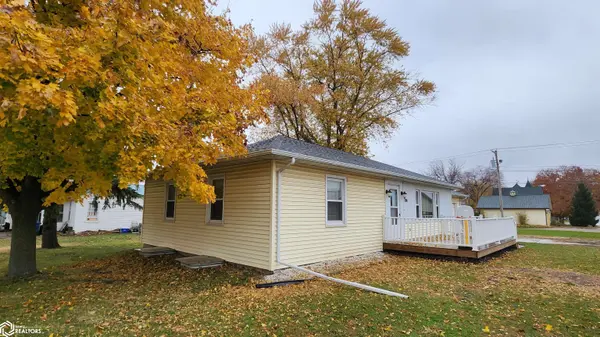 106 3rd ST, Fairbank, IA 50629