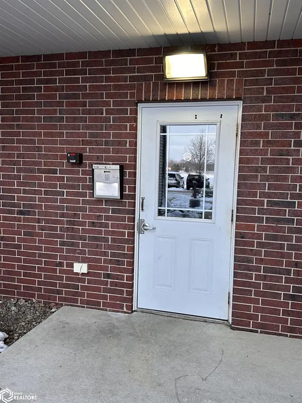 1092 Walnut AVE #209, Riverside, IA 52327