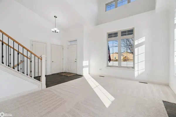 705 Yorkshire ST, North Liberty, IA 52317