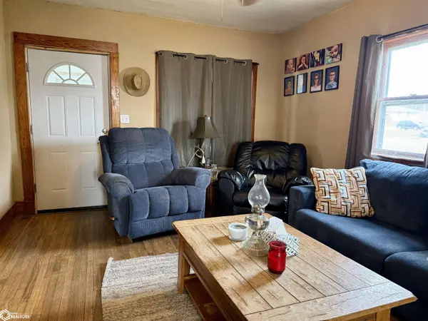 202 Grand ST, Guthrie Center, IA 50115
