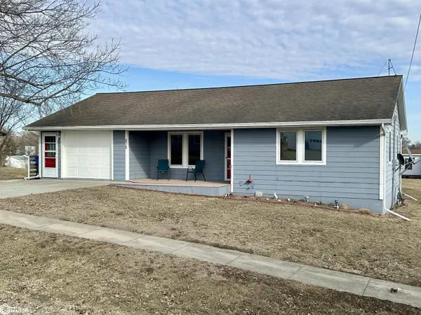 215 S West AVE, Lacona, IA 50139