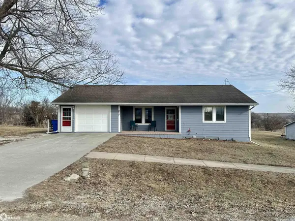 215 S West AVE, Lacona, IA 50139
