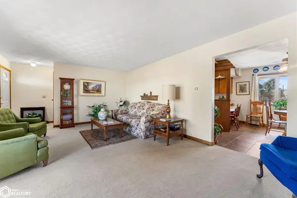 109 N Jefferson ST, Grandview, IA 52752