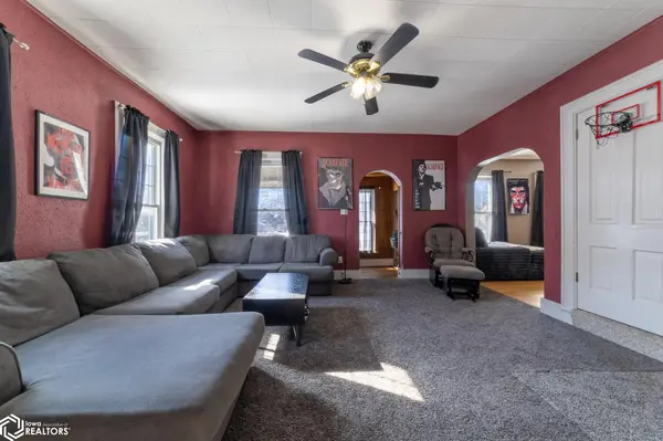 1924 1st Ave, Perry, IA 50220