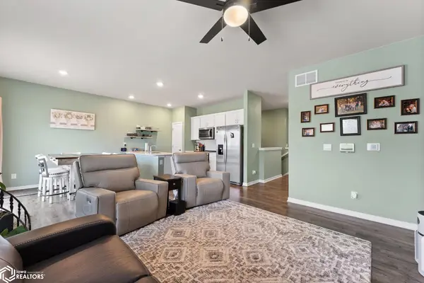 3230 Scanlon Farms Rd, Coralville, IA 52241