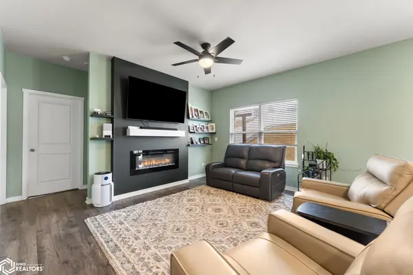 3230 Scanlon Farms Rd, Coralville, IA 52241