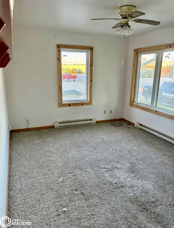 417-23 6th ST, Manning, IA 51455