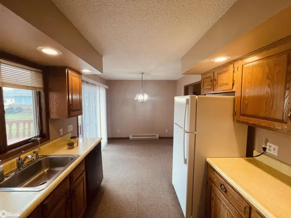 208 S Lincoln ST, New Sharon, IA 50207