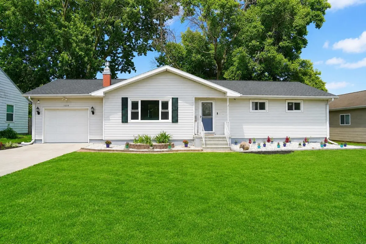 1225 5th. ST, Jesup, IA 50648