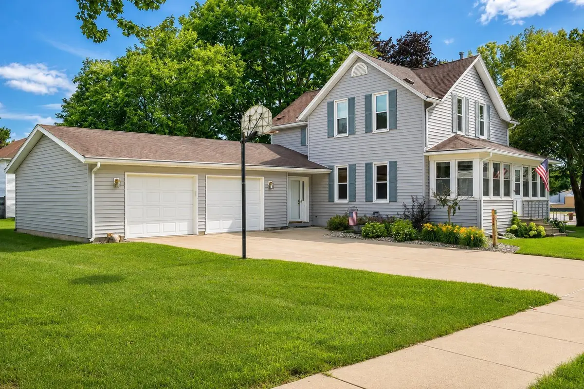 129 Washington, Denver, IA 50622