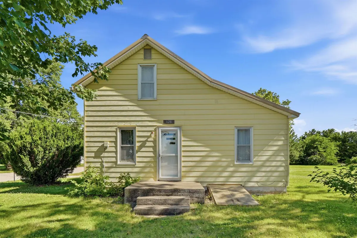 628 W Superior ST, Clarksville, IA 50619