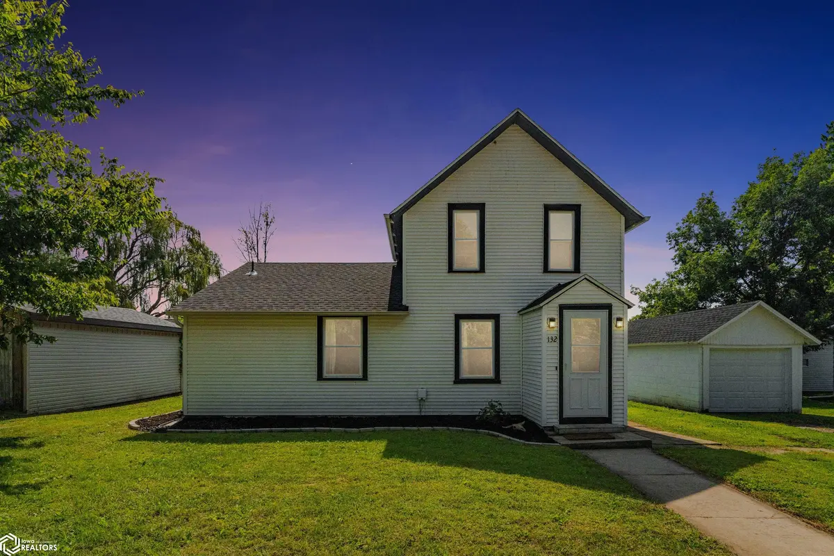 132 Green ST, Center Point, IA 52213