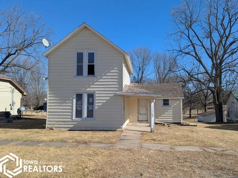 2205 MARKET ST, Columbus City, IA 52737