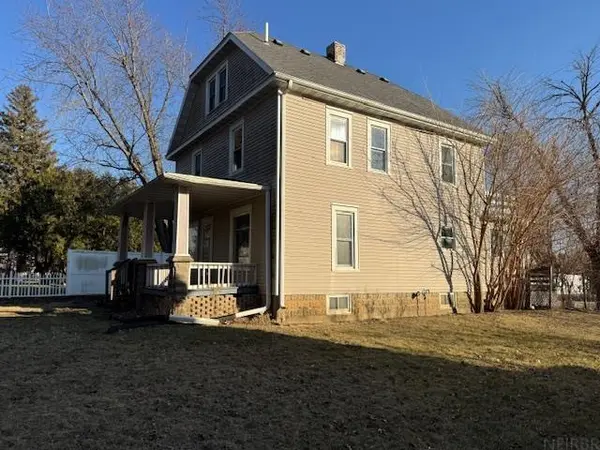 904 Sherman ST, Dysart, IA 52224