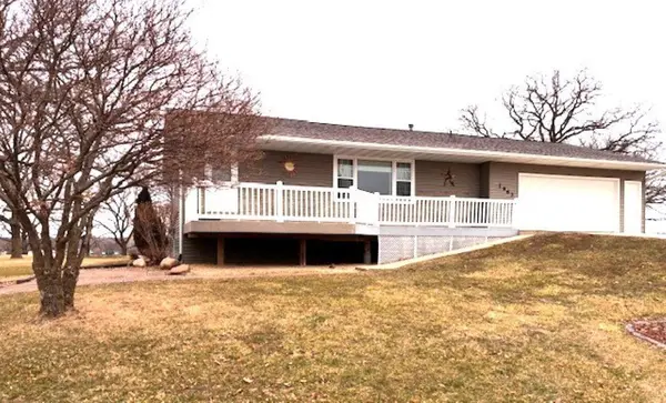 1963 118th ST, Hazleton, IA 50641