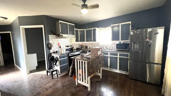 215 S Woodward AVE, Fredericksburg, IA 50630