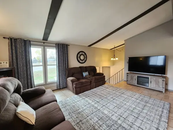 15257 Thoburn AVE, Clear Lake, IA 50428