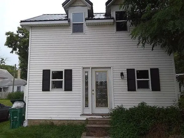 310 1st St W, Independence, IA 50644