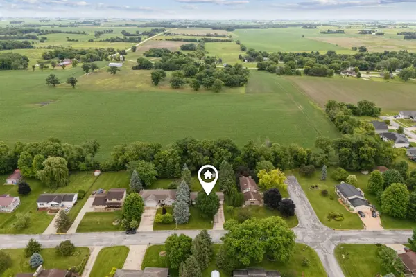 1302 Round Horn ST, Waverly, IA 50677