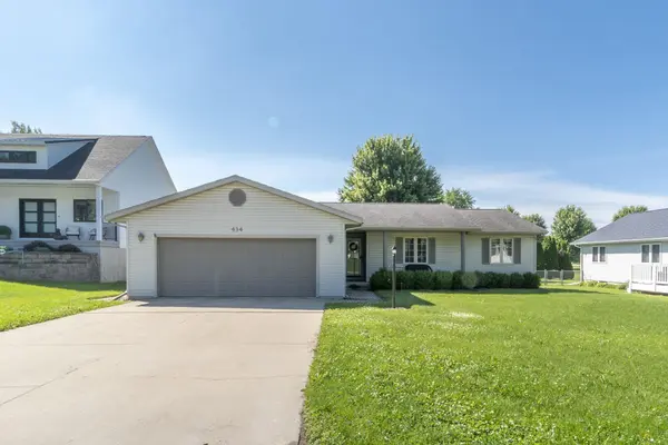 434 Amber LN,  Elk Run Heights,  IA 50707