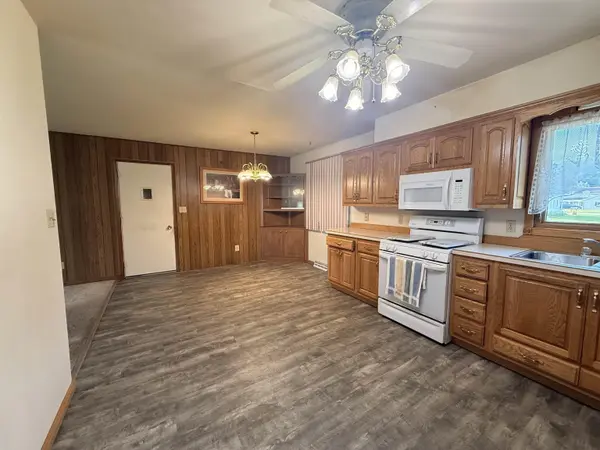 1144 Ainsworth ST, Jesup, IA 50648