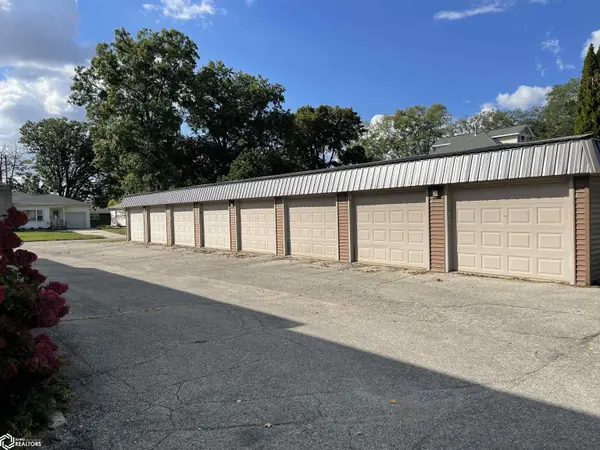 809 3rd ST #7, Reinbeck, IA 50669