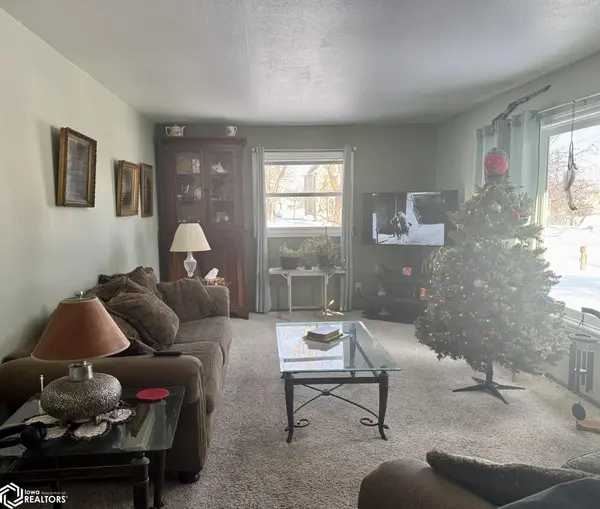 508 E Smith ST, Russell, IA 50238
