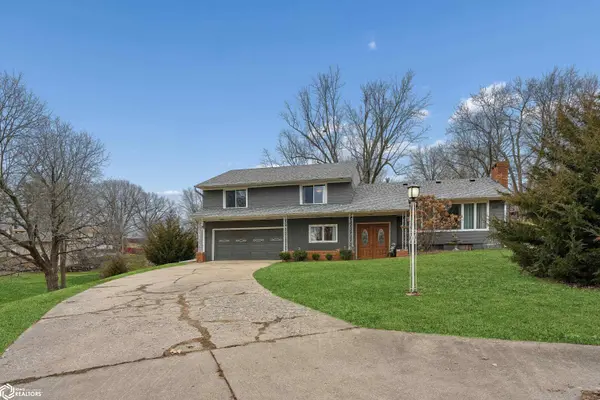 510 Cindy LN, Knoxville, IA 50138-2117
