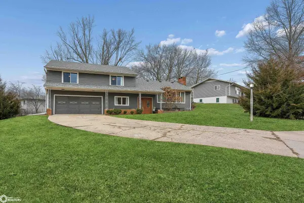 510 Cindy LN, Knoxville, IA 50138-2117