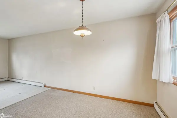909 S 5th ST, Knoxville, IA 50138