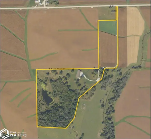 886 Henik RD, Mount Vernon, IA 52314
