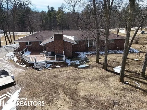 2290 Jefferson Rd., Manchester, IA 52057
